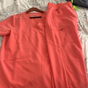 Figs coral jogger set